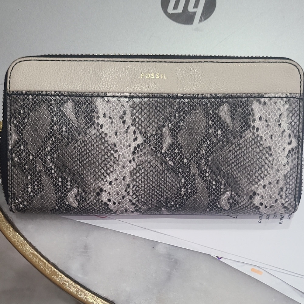 Fossil Black and Cream Snakeskin Wallet